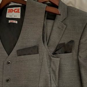 Size S skinny fit 3-piece grey suit EDGE by WD.NY with pocket squares